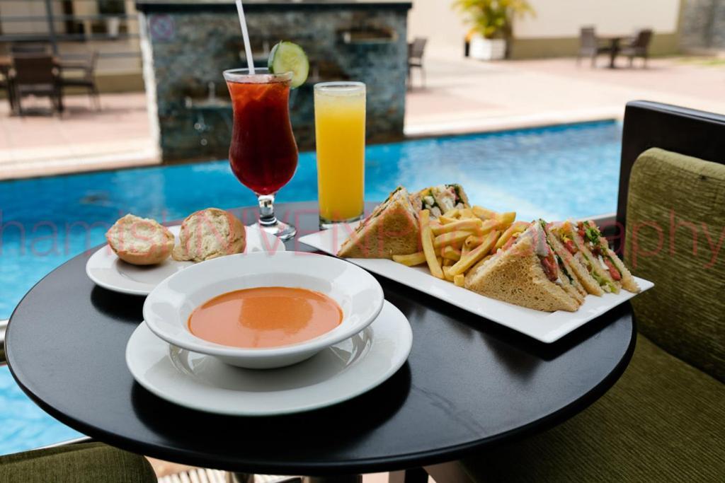 Protea Hotel By Marriott Benin City Select Emotan Екстериор снимка