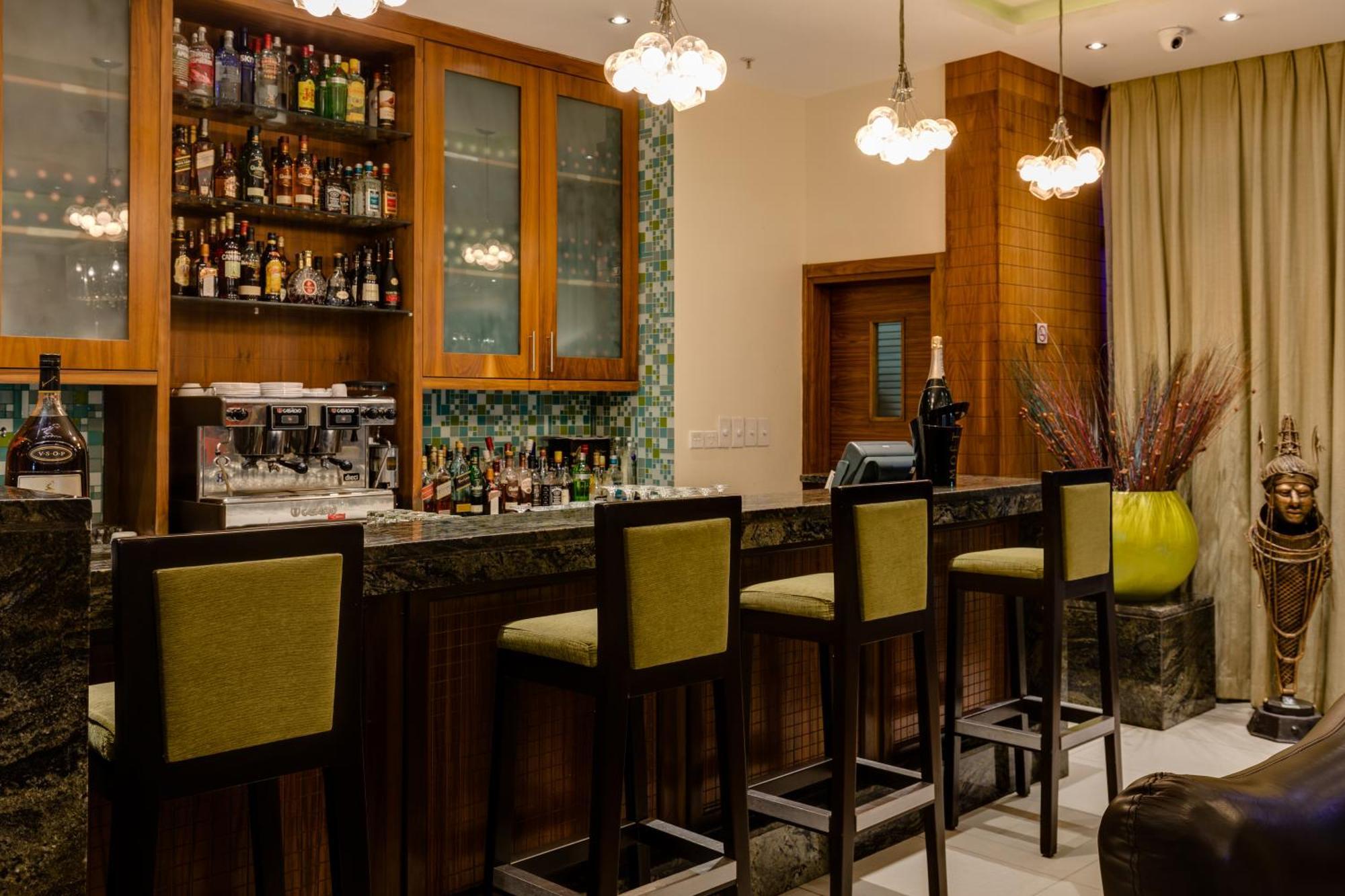 Protea Hotel By Marriott Benin City Select Emotan Екстериор снимка