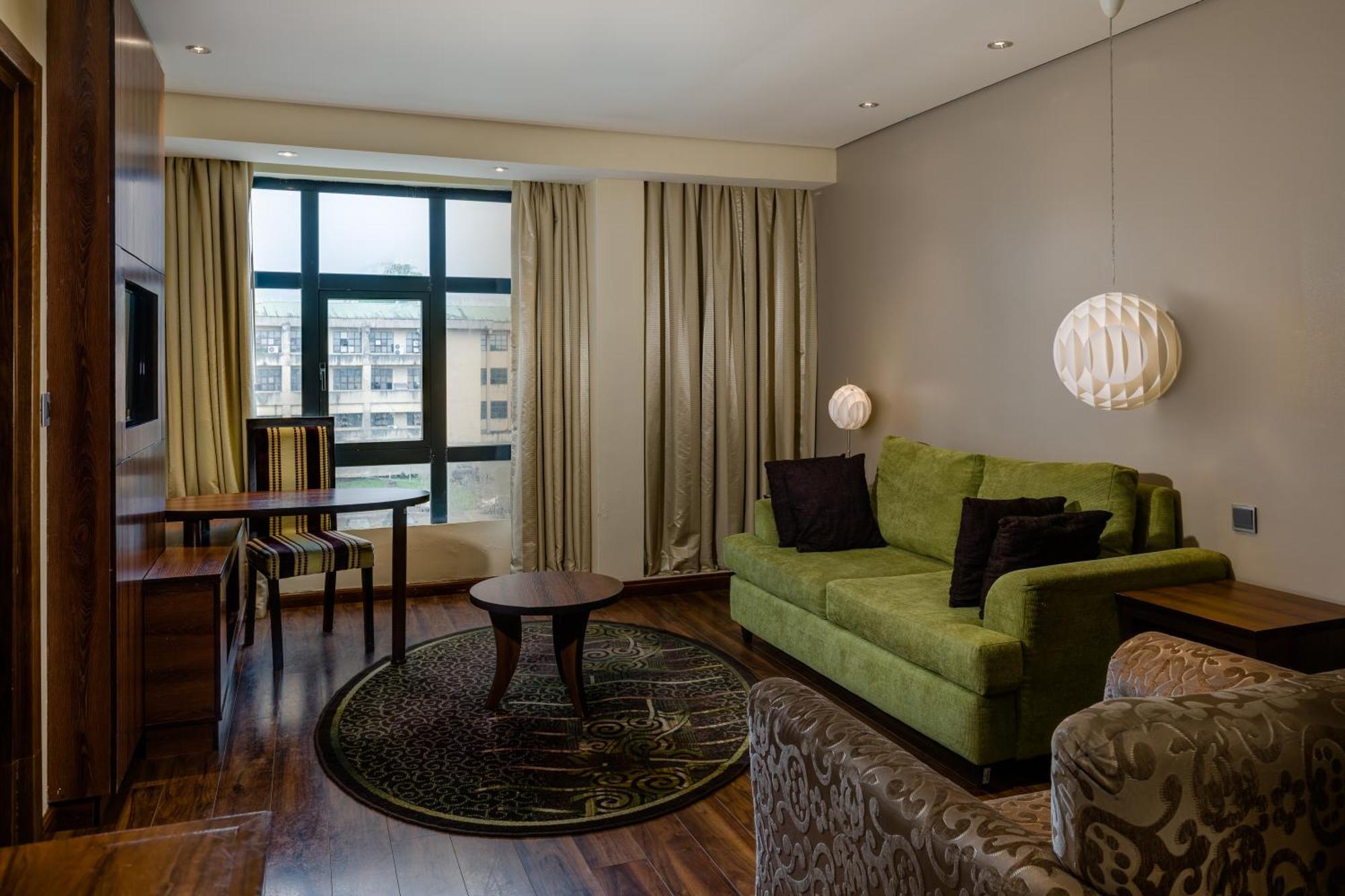 Protea Hotel By Marriott Benin City Select Emotan Екстериор снимка