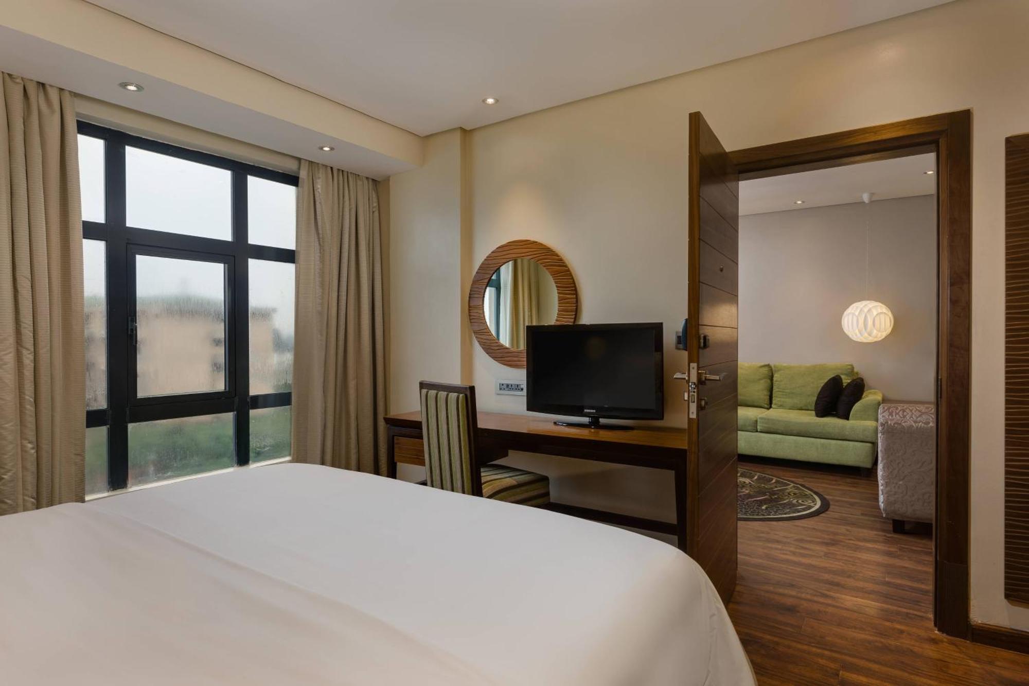 Protea Hotel By Marriott Benin City Select Emotan Екстериор снимка