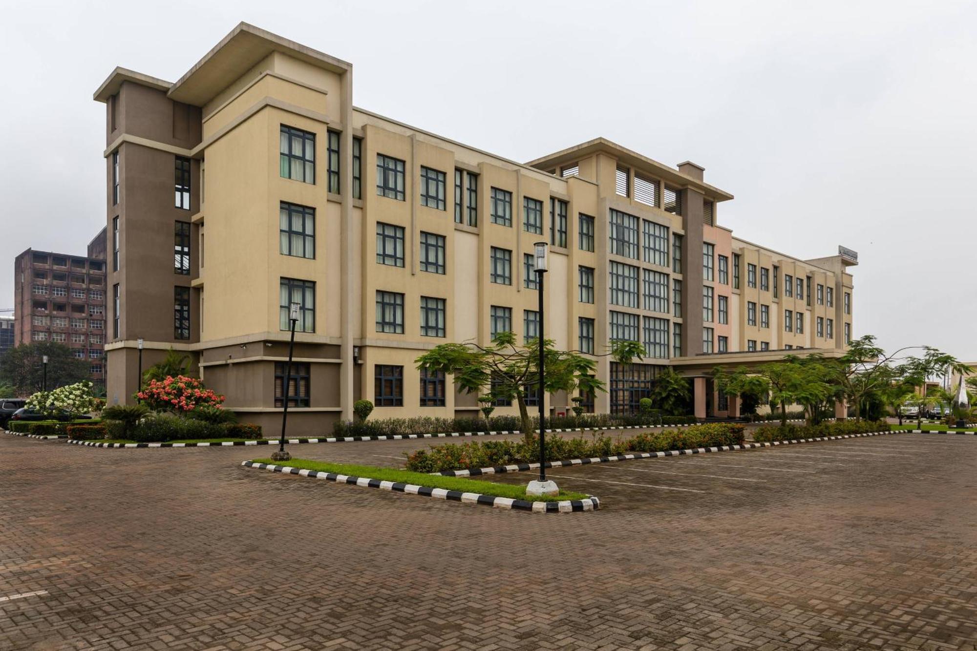 Protea Hotel By Marriott Benin City Select Emotan Екстериор снимка
