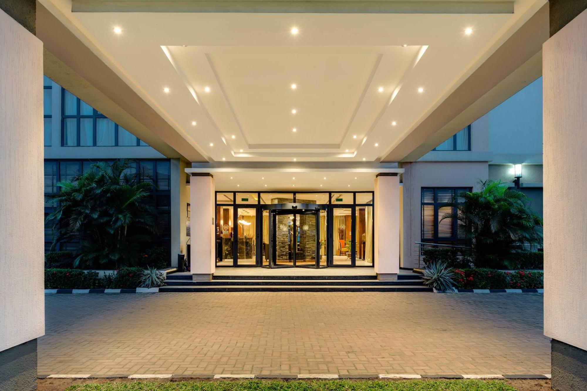 Protea Hotel By Marriott Benin City Select Emotan Екстериор снимка