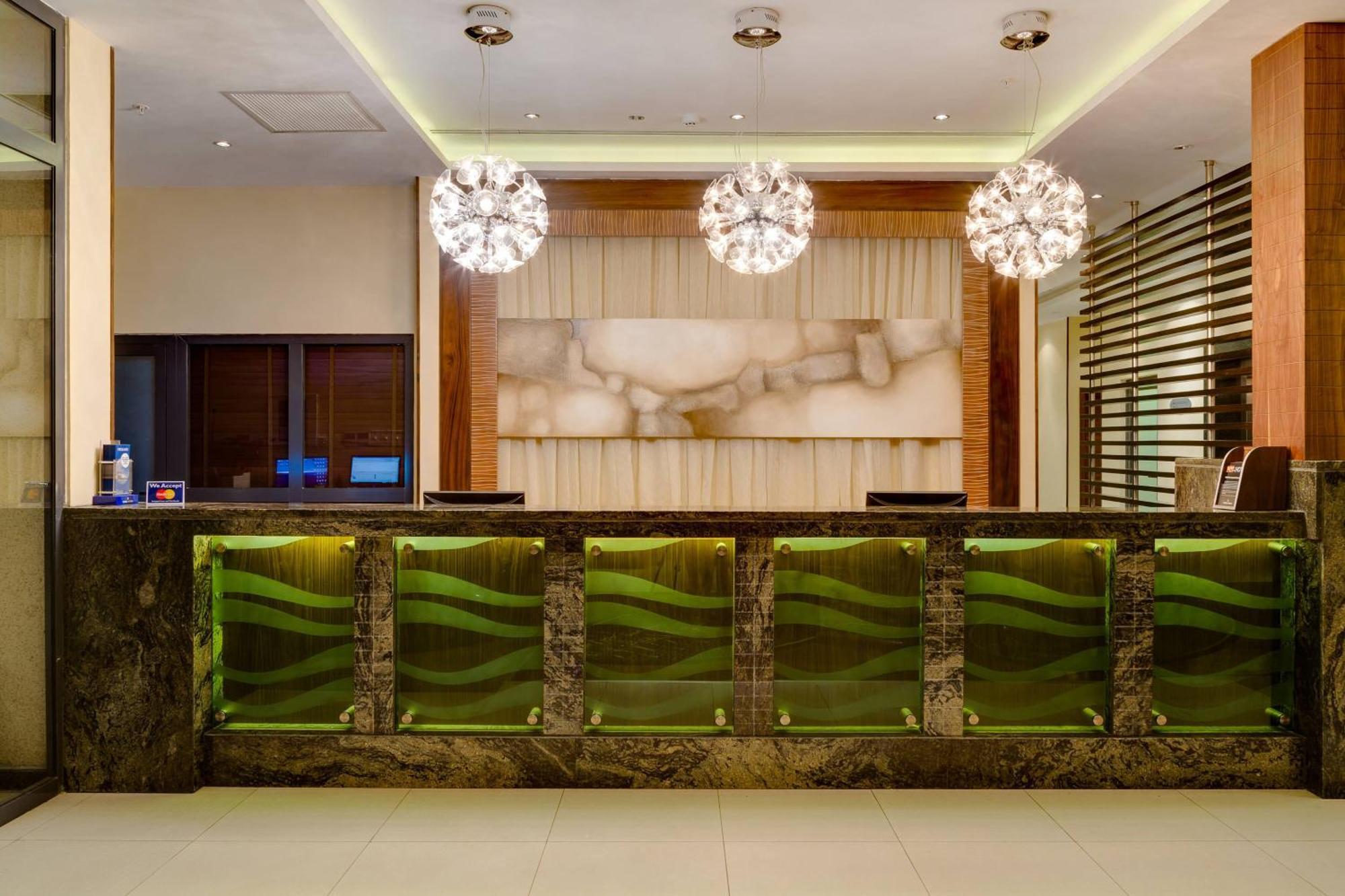 Protea Hotel By Marriott Benin City Select Emotan Екстериор снимка