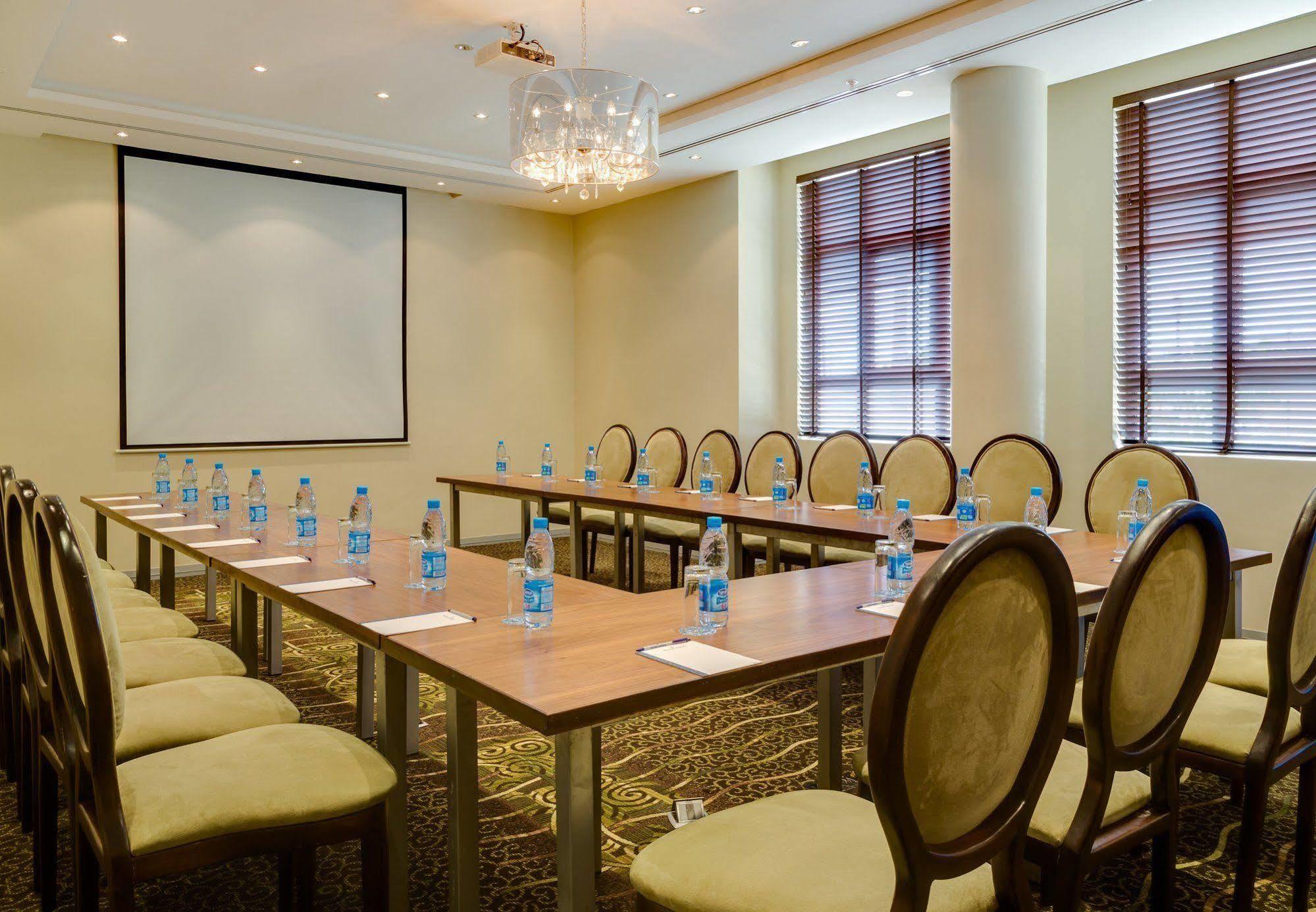 Protea Hotel By Marriott Benin City Select Emotan Екстериор снимка